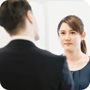 もらえるのは指示とアドバイスだけ。結局は既存教材の自習なので、偏った知識やスキルしか身につかず、伸びず、続かない。