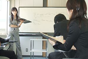 梅田・枚方・京都の「KEC外語学院」講師による情熱指導
