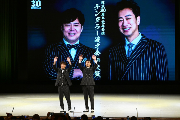 80分間ノンストップの白熱したパフォーマンスを披露、観衆に応えるテンダラー
